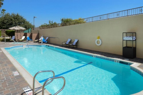 Holiday Inn Express Hotel & Suites Pasadena-Colorado Boulevard an IHG Hotel - image 27