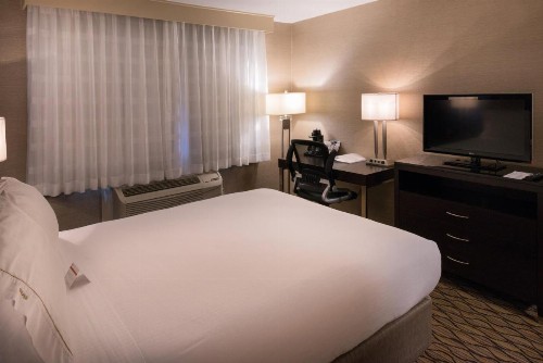 Holiday Inn Express Hotel & Suites Pasadena-Colorado Boulevard an IHG Hotel - image 31