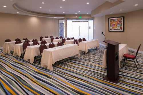 Holiday Inn Express Hotel & Suites Pasadena-Colorado Boulevard an IHG Hotel - image 36
