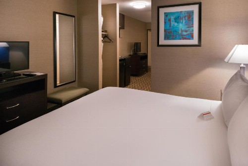 Holiday Inn Express Hotel & Suites Pasadena-Colorado Boulevard an IHG Hotel - image 38