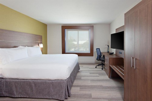 Holiday Inn Express Hotel & Suites Pasadena-Colorado Boulevard an IHG Hotel - image 49