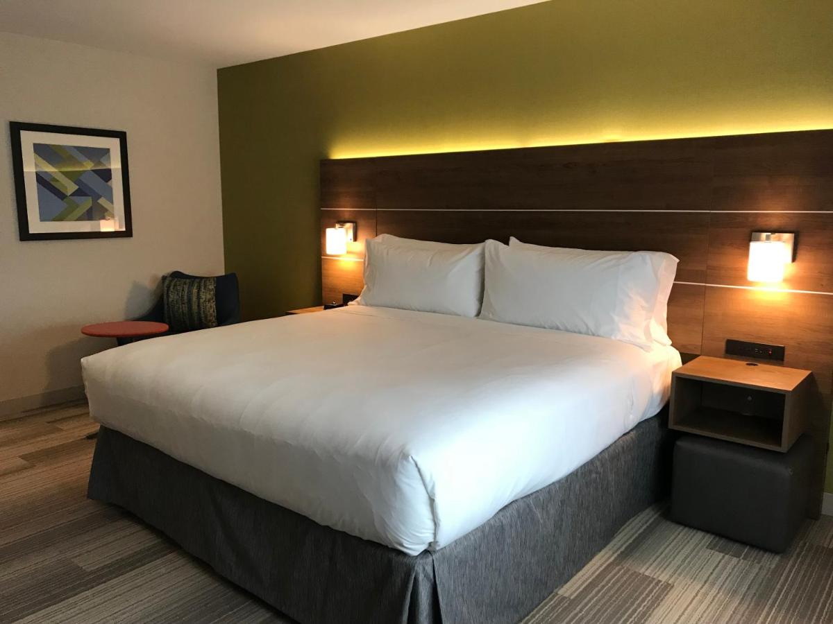 Holiday Inn Express Hotel & Suites Pasadena-Colorado Boulevard an IHG Hotel - image 6