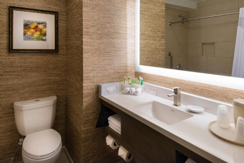 Holiday Inn Express Hotel & Suites Pasadena-Colorado Boulevard an IHG Hotel - image 9