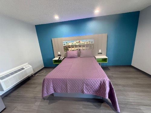 Hi-Way Host Motel - image 10