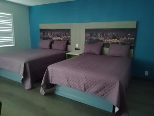 Hi-Way Host Motel - image 15