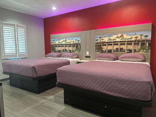 Hi-Way Host Motel - image 19