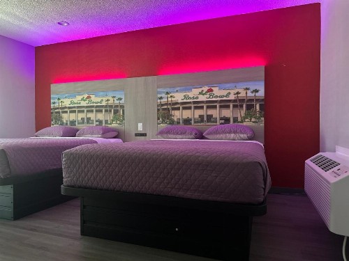 Hi-Way Host Motel - image 20