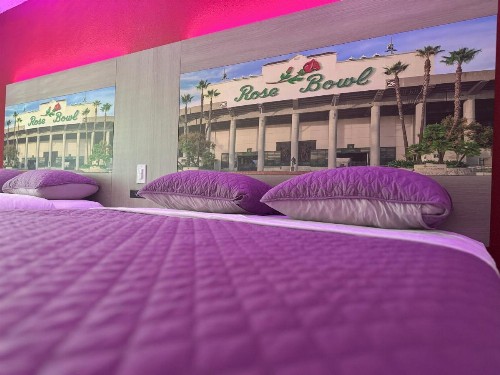 Hi-Way Host Motel - image 23