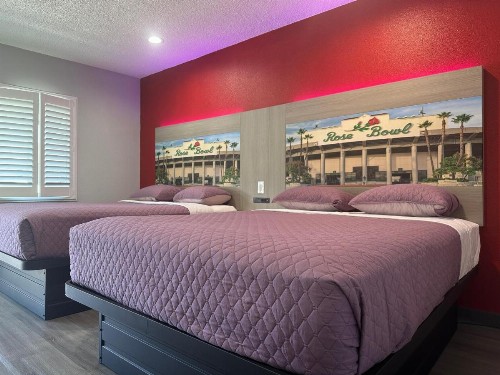 Hi-Way Host Motel - image 24
