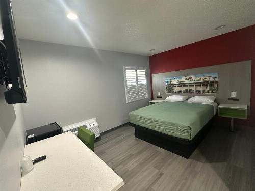 Hi-Way Host Motel - image 27