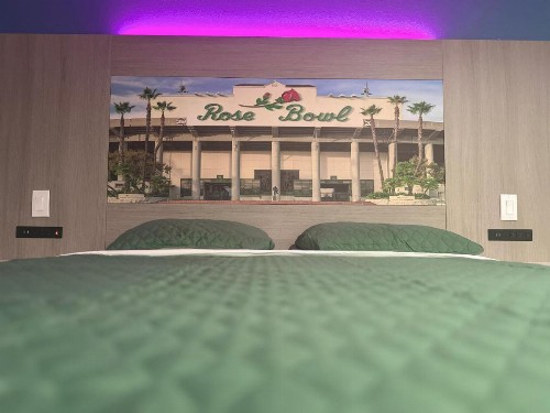 Hi-Way Host Motel - image 31