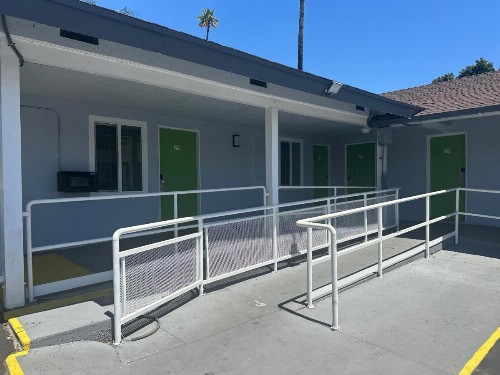 Hi-Way Host Motel - image 42