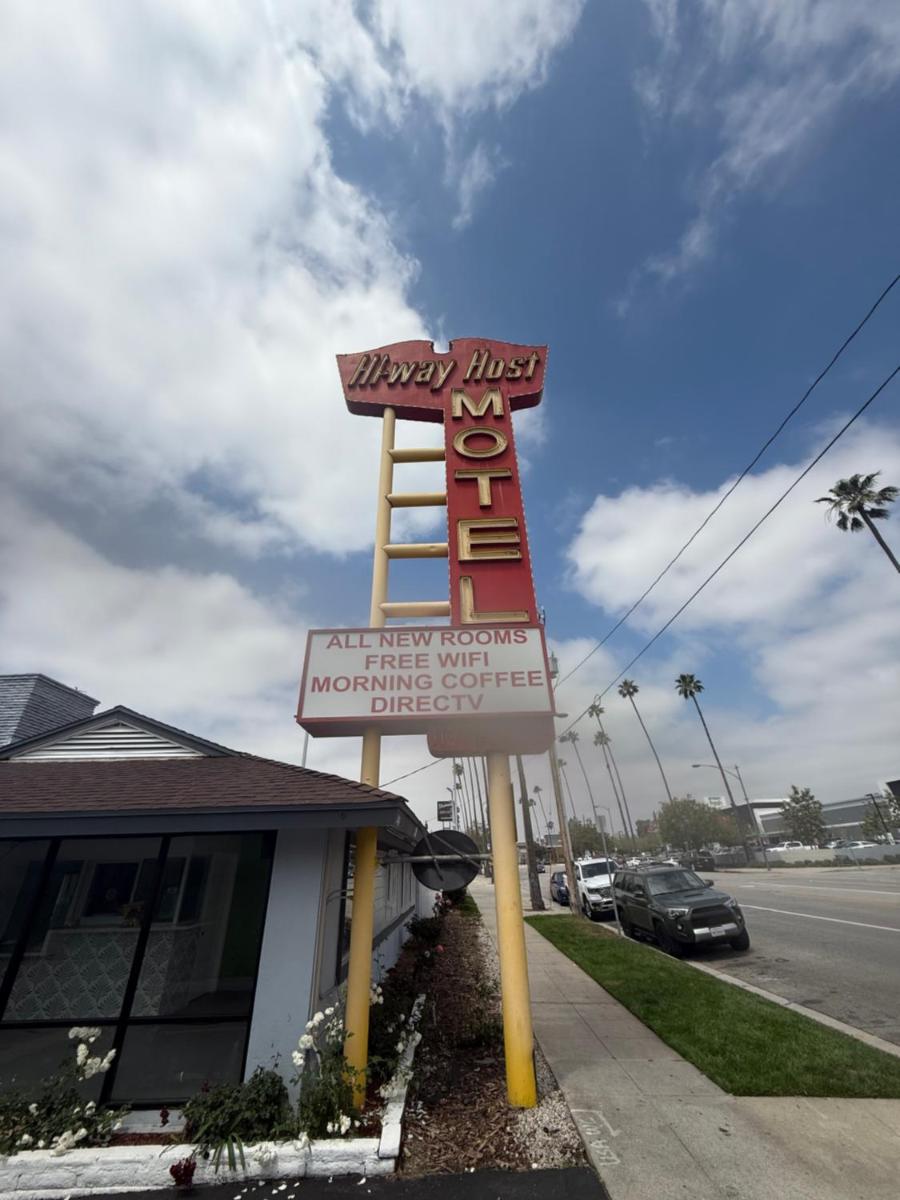 Hi-Way Host Motel - image 6