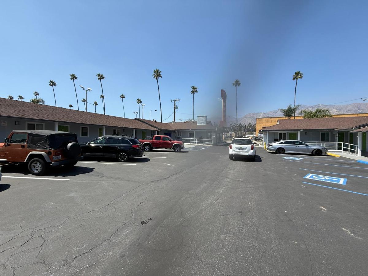 Hi-Way Host Motel - image 7