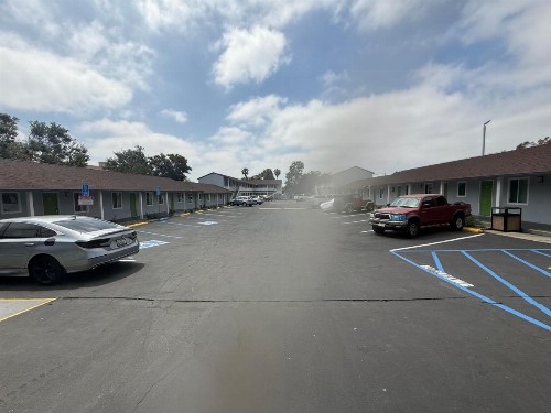 Hi-Way Host Motel - image 8
