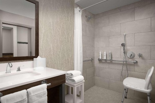 Hampton Inn & Suites Paso Robles - image 17