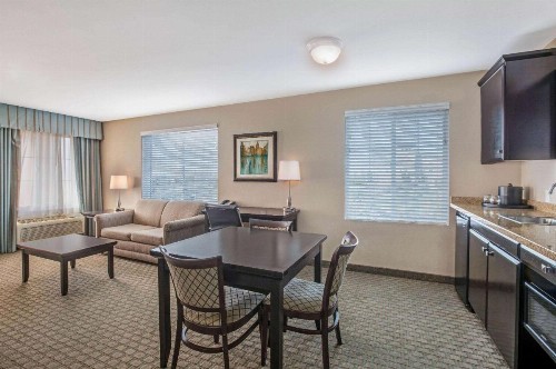 La Quinta by Wyndham Paso Robles - image 10