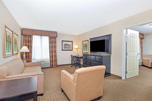 La Quinta by Wyndham Paso Robles - image 19