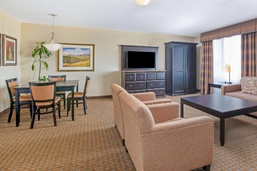 La Quinta by Wyndham Paso Robles - image 20