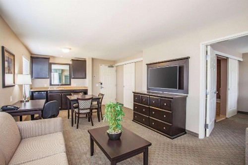 La Quinta by Wyndham Paso Robles - image 4