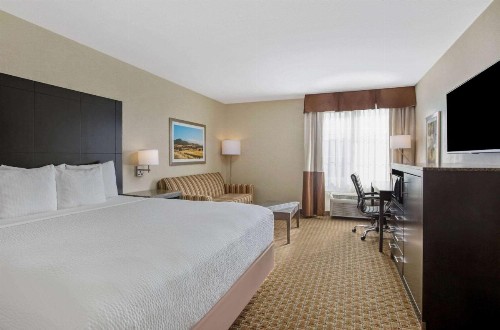 La Quinta by Wyndham Paso Robles - image 8
