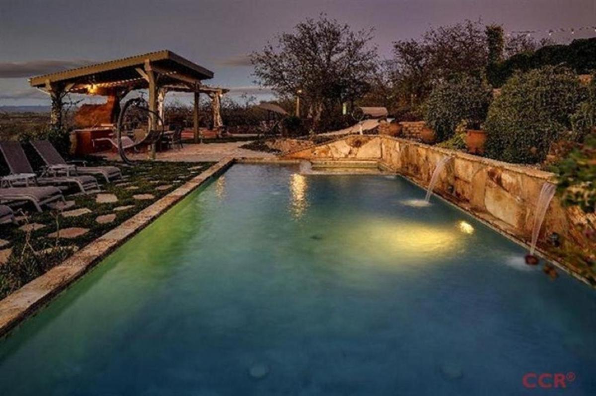 High Ridge Manor - image 2