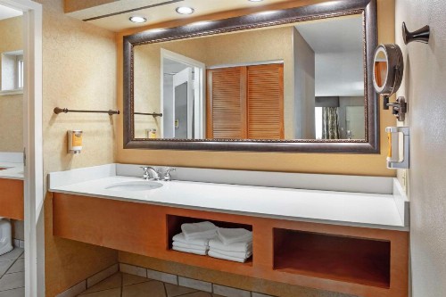 Best Western Plus Black Oak - image 24