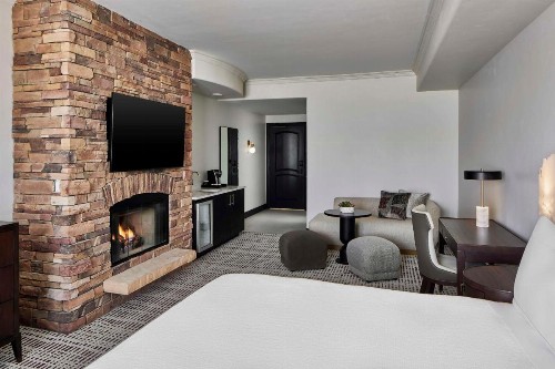 La Bellasera Hotel & Suites - image 22