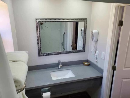 Bestway Inn - image 7