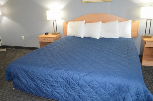 Budget Inn - image 13