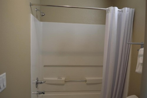 Budget Inn - image 15