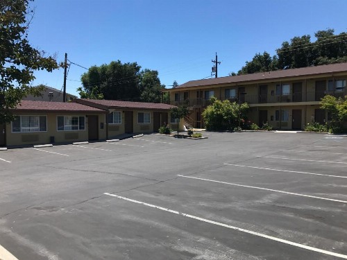 Budget Inn - image 16