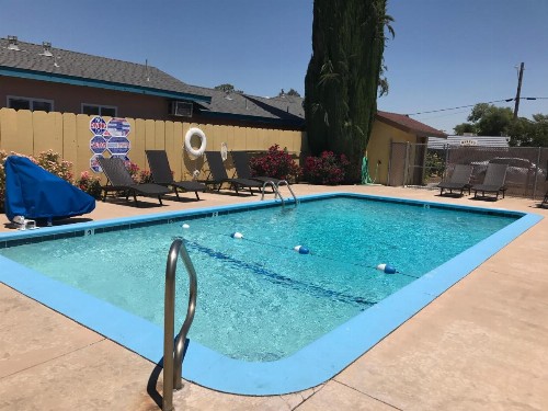 Budget Inn - image 26
