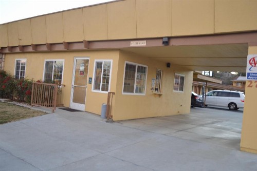 Budget Inn - image 29