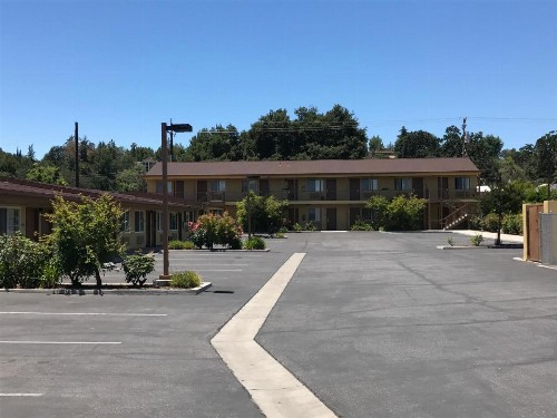 Budget Inn - image 30