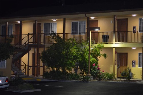 Budget Inn - image 33