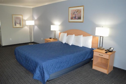 Budget Inn - image 4