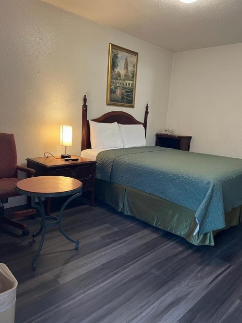 Economy Inn Paso Robles - image 19