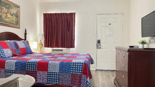 Economy Inn Paso Robles - image 2