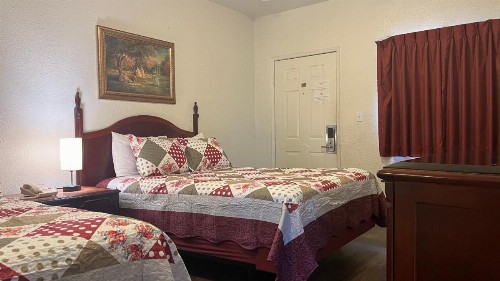 Economy Inn Paso Robles - image 23