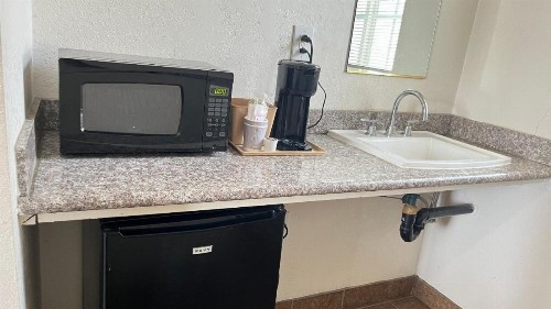 Economy Inn Paso Robles - image 28