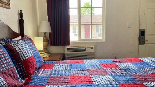 Economy Inn Paso Robles - image 30