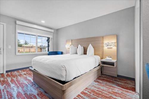 Town House Motel - image 12