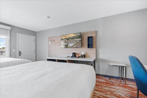Town House Motel - image 15