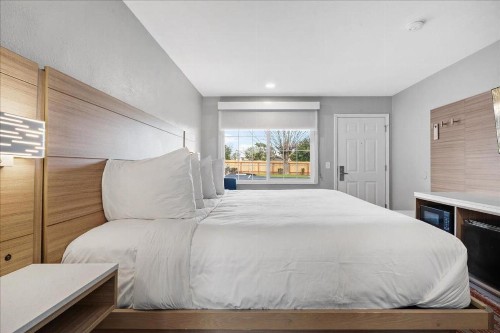 Town House Motel - image 17