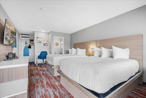 Town House Motel - image 18