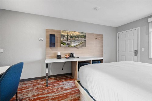 Town House Motel - image 19