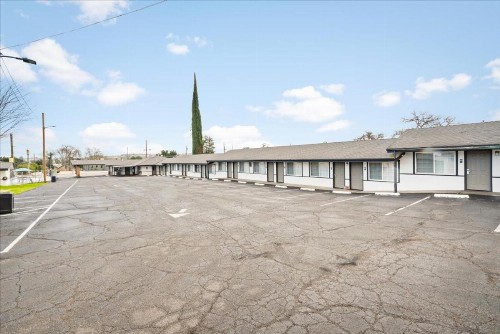 Town House Motel - image 2