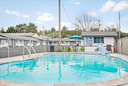 Town House Motel - image 20