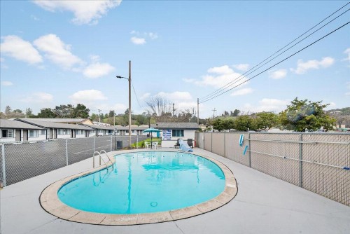 Town House Motel - image 21
